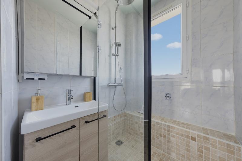 Room Rue des Treilles in Libourne