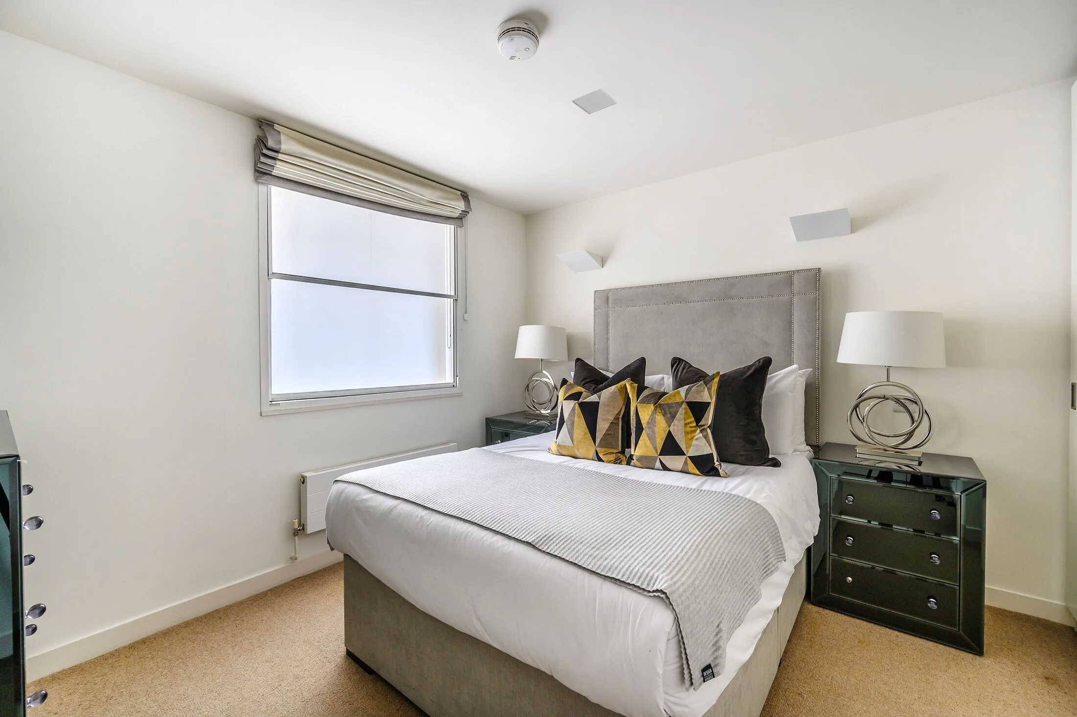 Flat Pond Place in Greater London