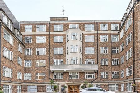 Flat College Crescent in London