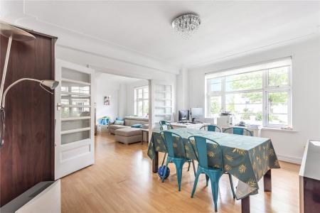 Flat College Crescent in London