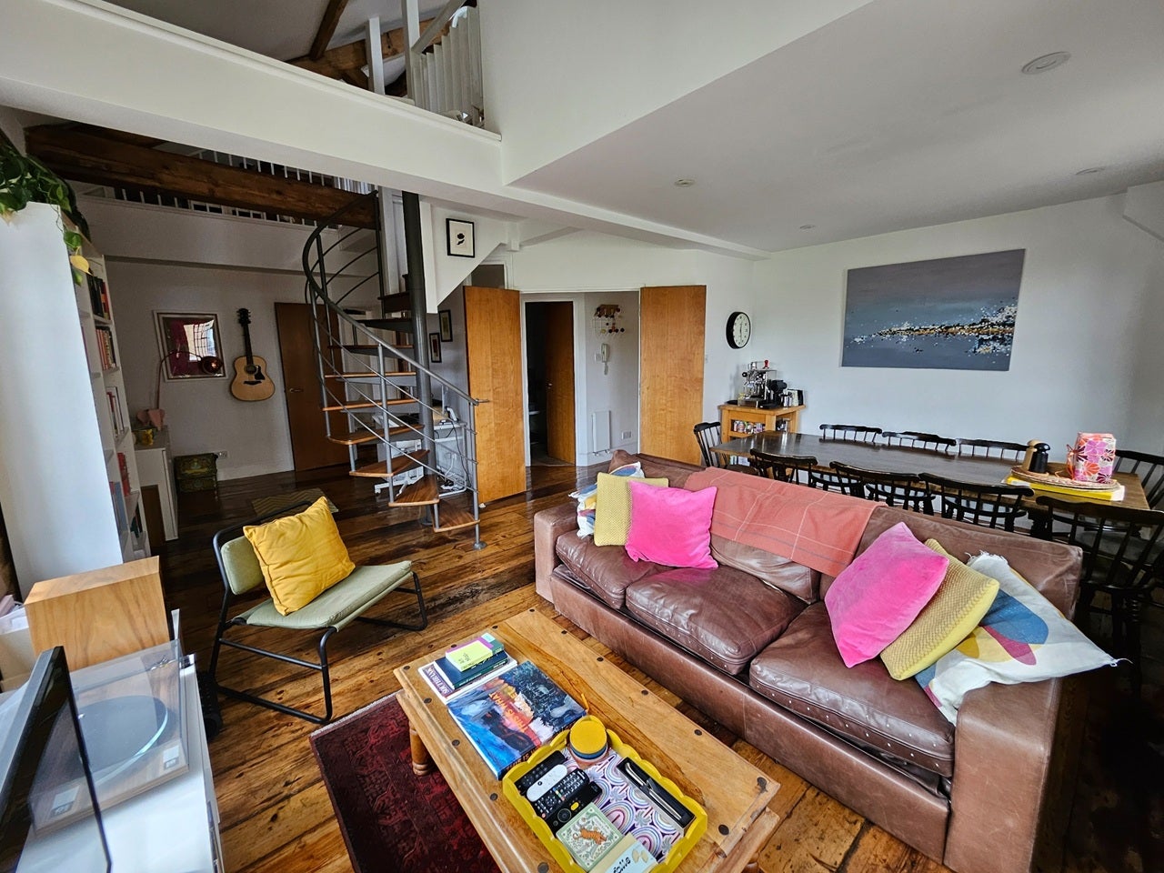 Flat Cole Street in Greater London