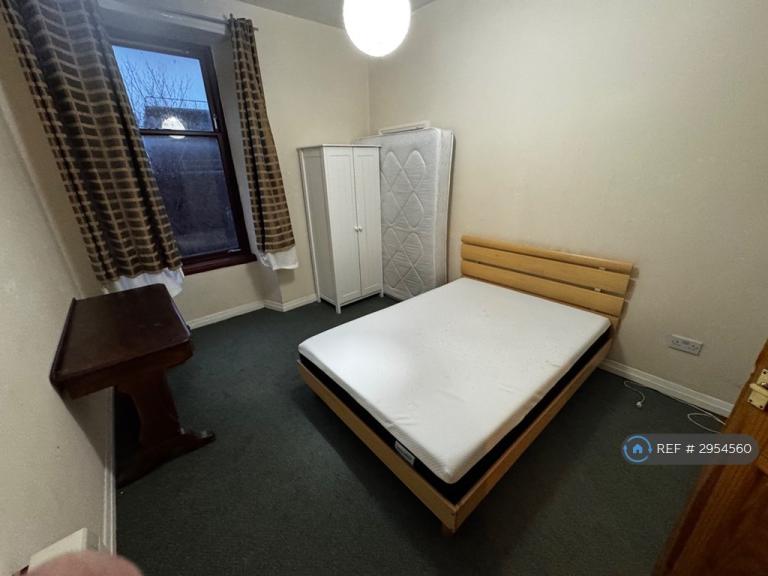 Flat Kirkwood Street in Rutherglen