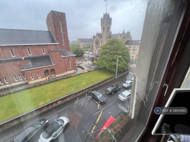Flat Kirkwood Street in Rutherglen