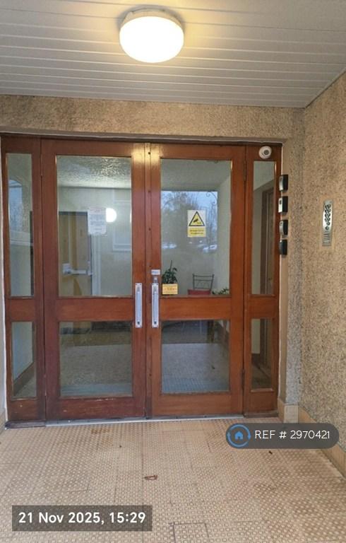 Flat Capelrig Road in Newton Mearns