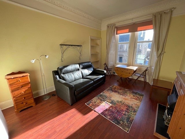 Flat Dalmeny Street in City of Edinburgh
