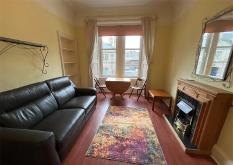 Flat Dalmeny Street in City of Edinburgh