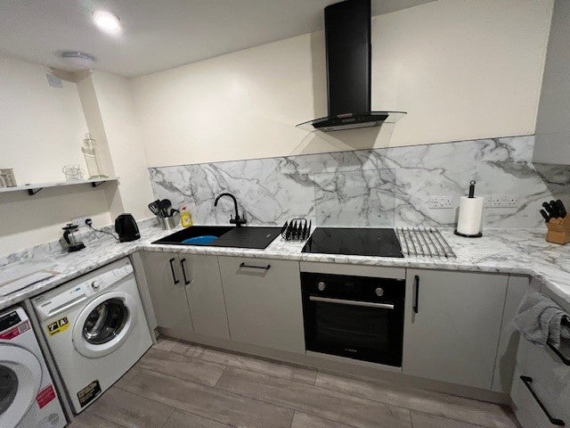 Flat Dalmeny Street in City of Edinburgh