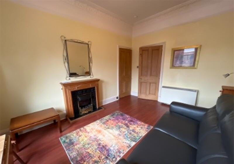 Flat Dalmeny Street in City of Edinburgh