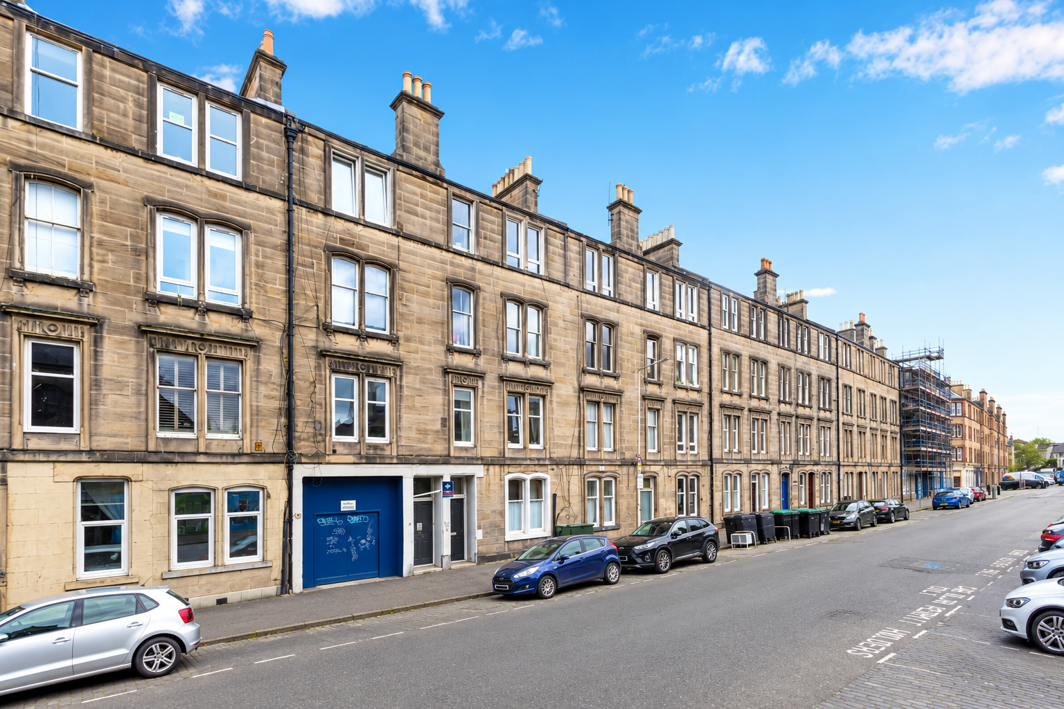 Flat Dalmeny Street in City of Edinburgh