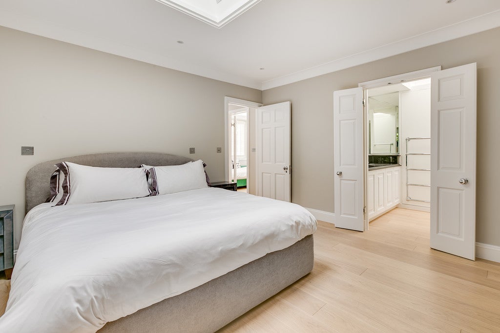 House Eaton Mews North in City of Westminster
