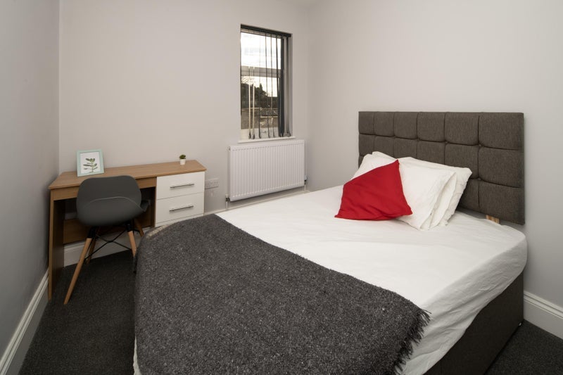 Room Fishponds Road in Bristol