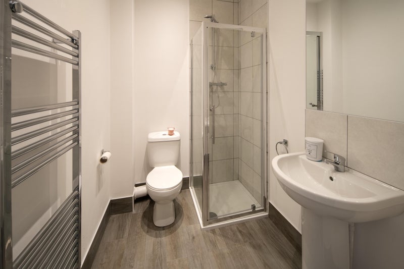 Room Fishponds Road in Bristol