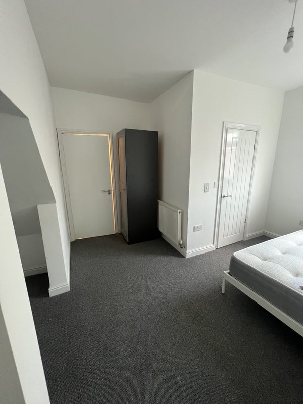 Room Dodsworth Street in Doncaster