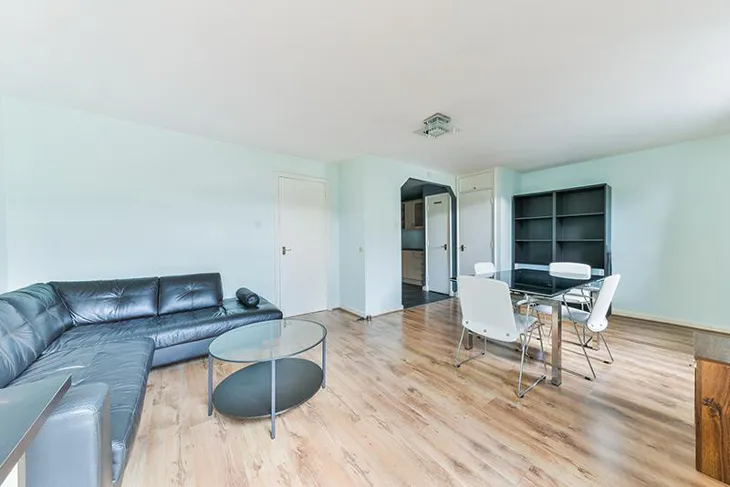 Flat Asher Way in Greater London