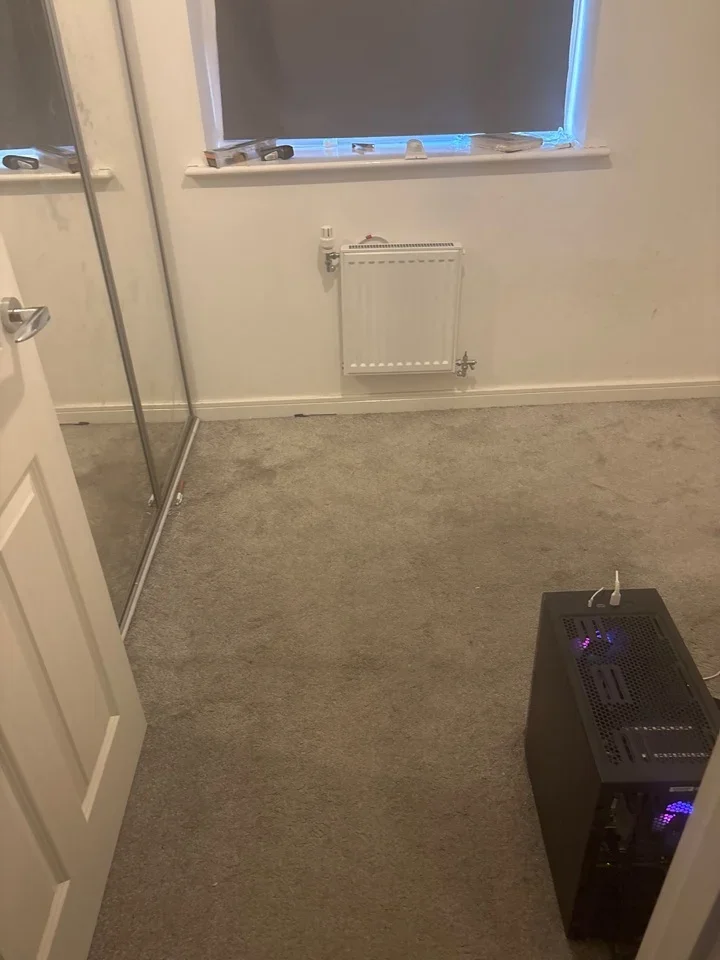 Room Dovestone Close in Thurrock