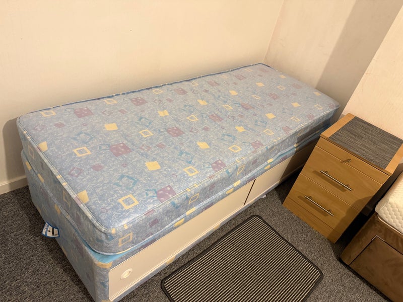 Room Wakehurst Drive in Crawley