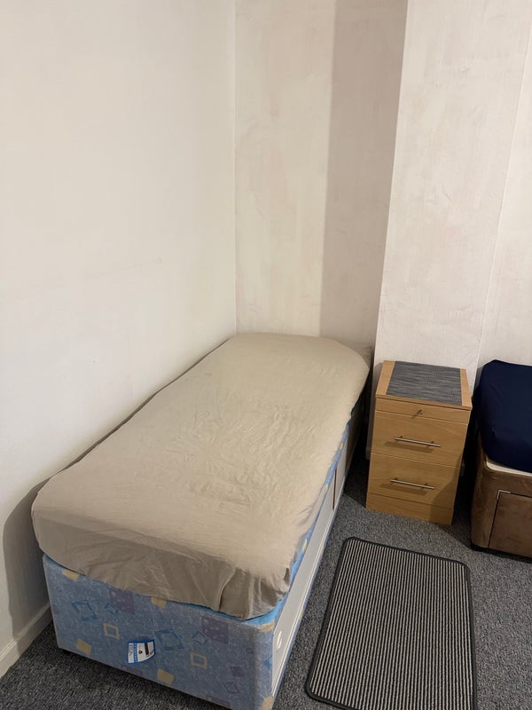Room Wakehurst Drive in Crawley