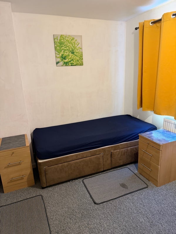 Room Wakehurst Drive in Crawley