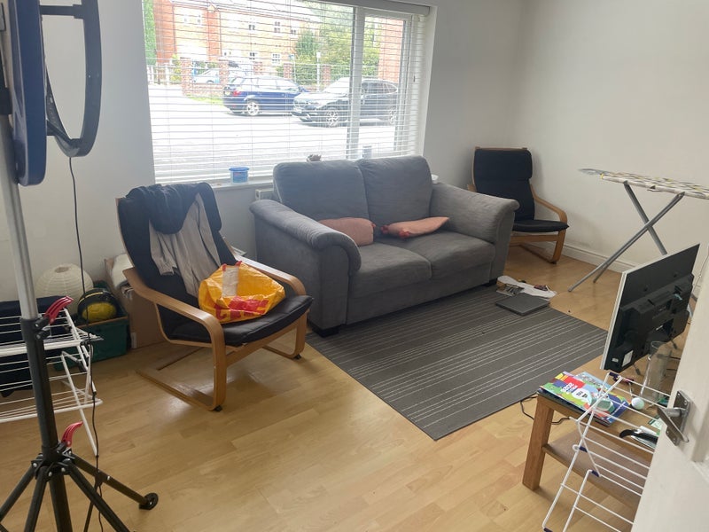 Room Henwood Road in Manchester