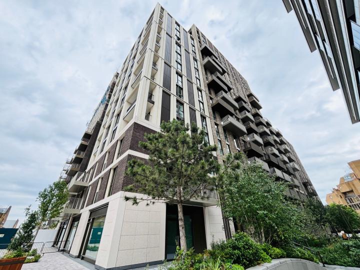Flat Merino Gardens in Greater London