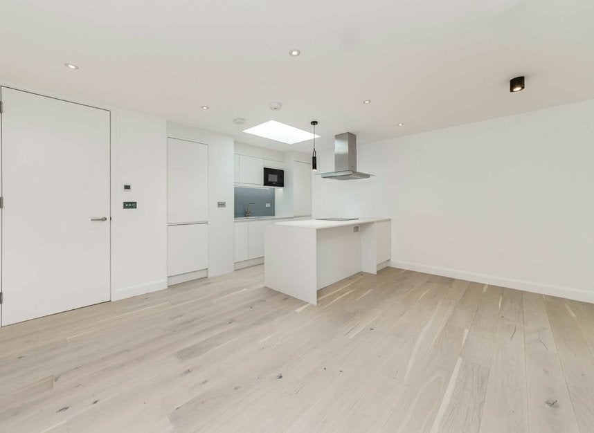 Flat Frognal Lane in Greater London