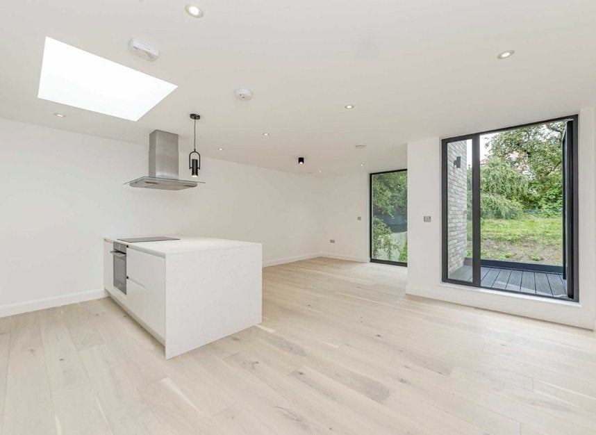 Flat Frognal Lane in Greater London