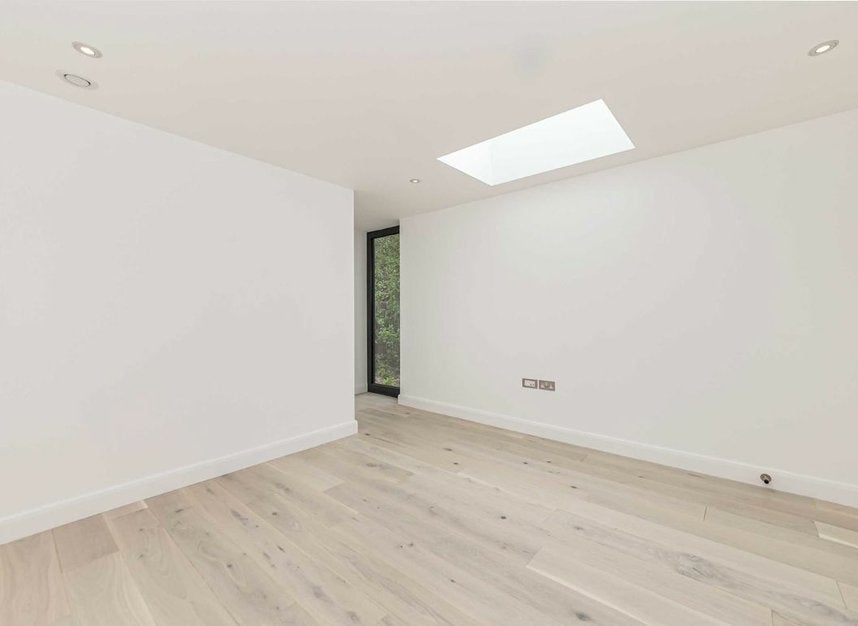 Flat Frognal Lane in Greater London