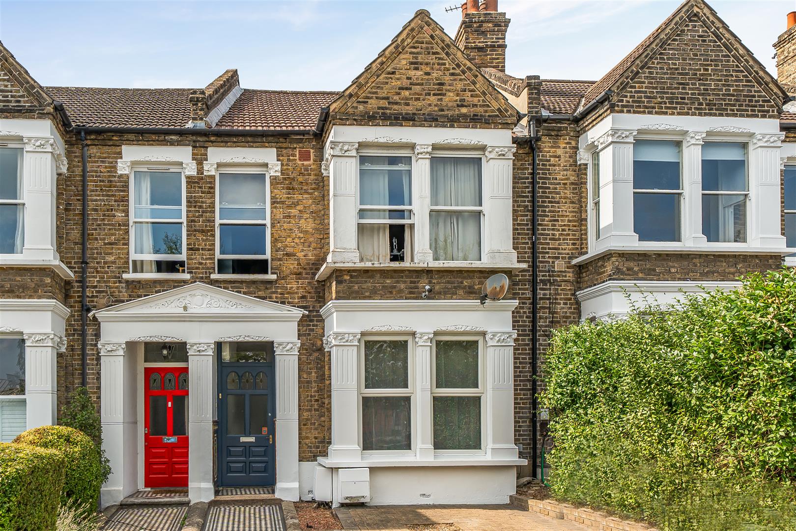 Flat Wallbutton Road in Greater London