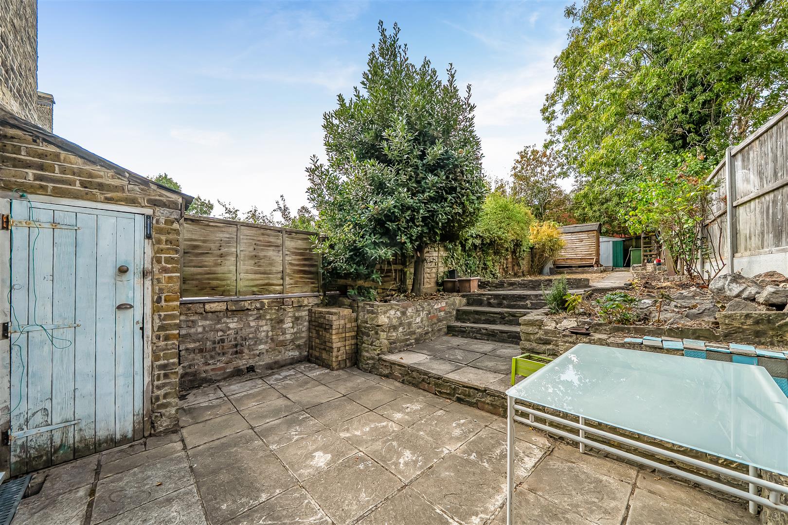 Flat Wallbutton Road in Greater London