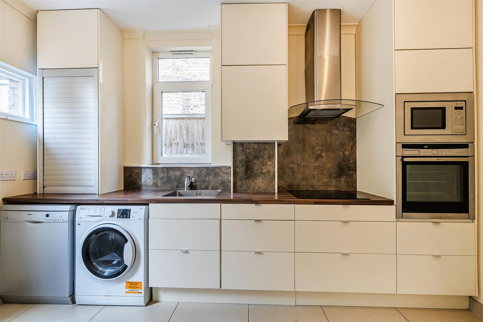 Flat Wallbutton Road in Greater London