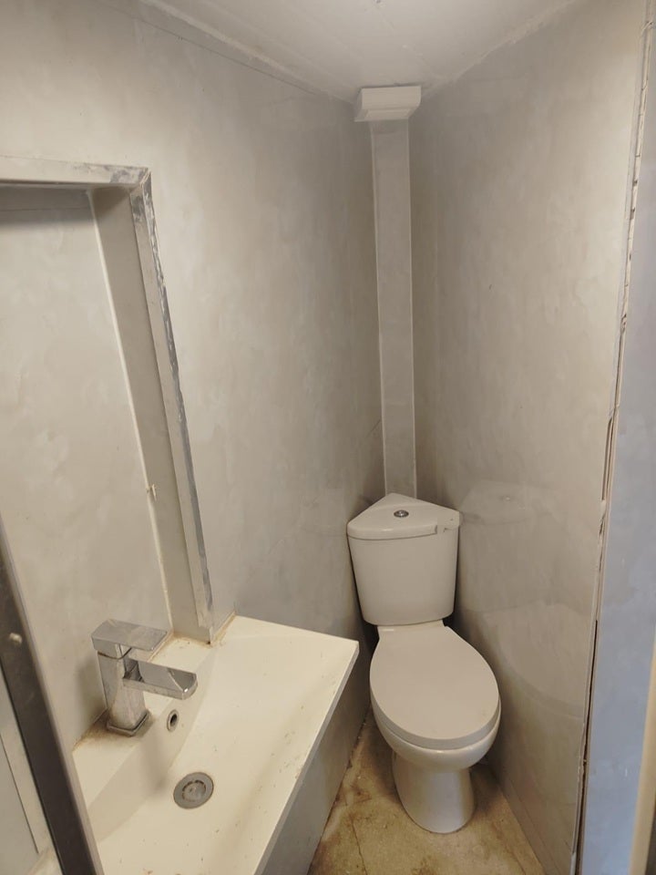 Room Eton Avenue in Greater London