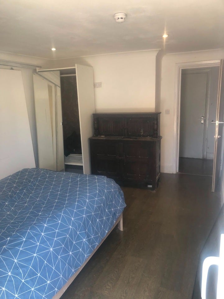 Room Eton Avenue in Greater London