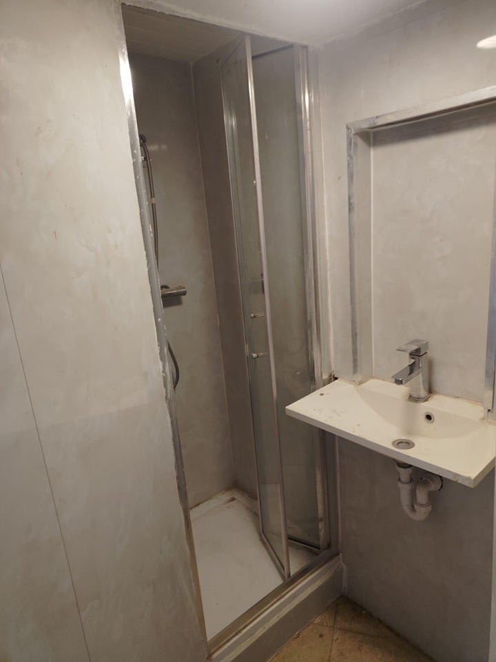 Room Eton Avenue in Greater London