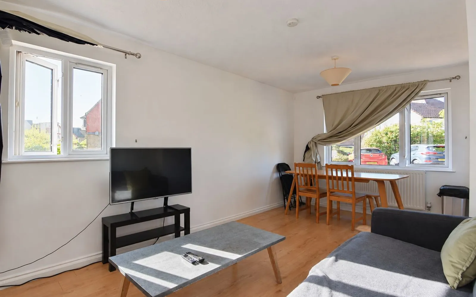 Flat Parry Drive in Elmbridge