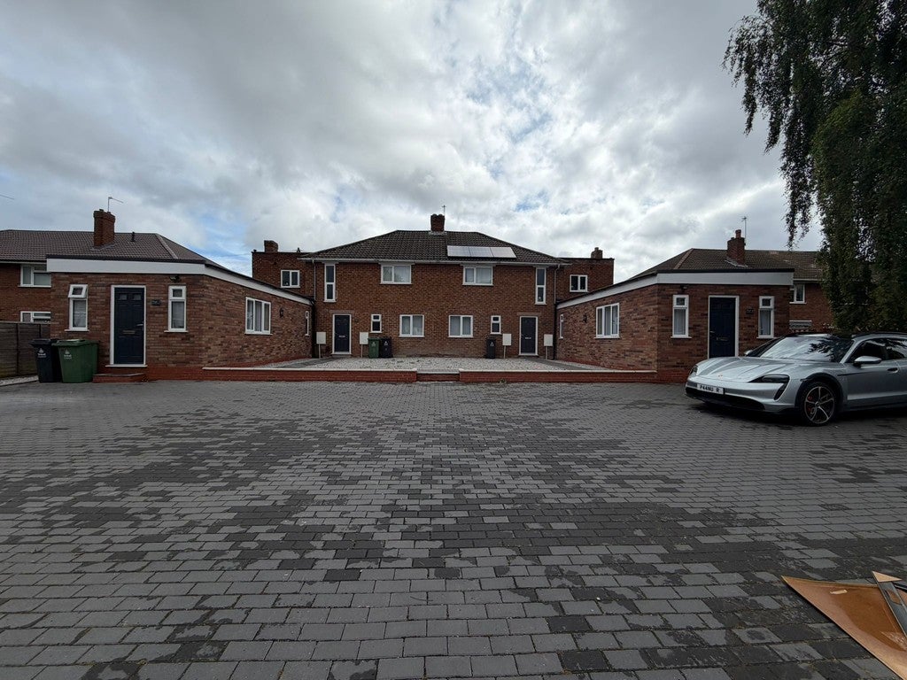 Flat Thorneycroft Road in Darlaston