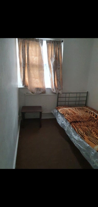Room Whinchat Road in Greater London