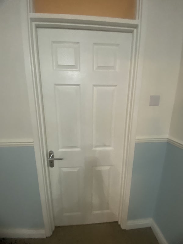Room Old Manor Close in Crawley