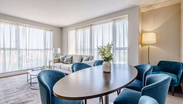 Flat Westferry Circus in Greater London