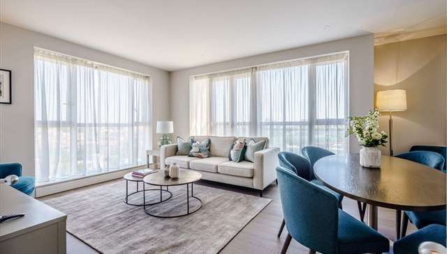 Flat Westferry Circus in Greater London