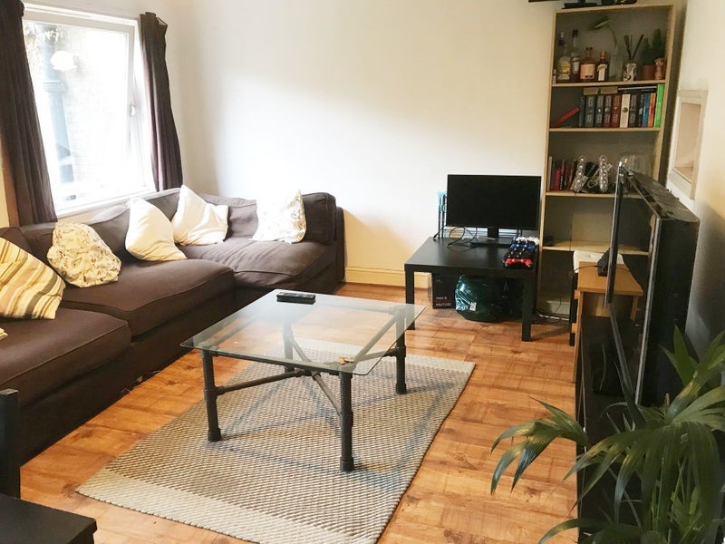 Flat Nelson Square in Greater London