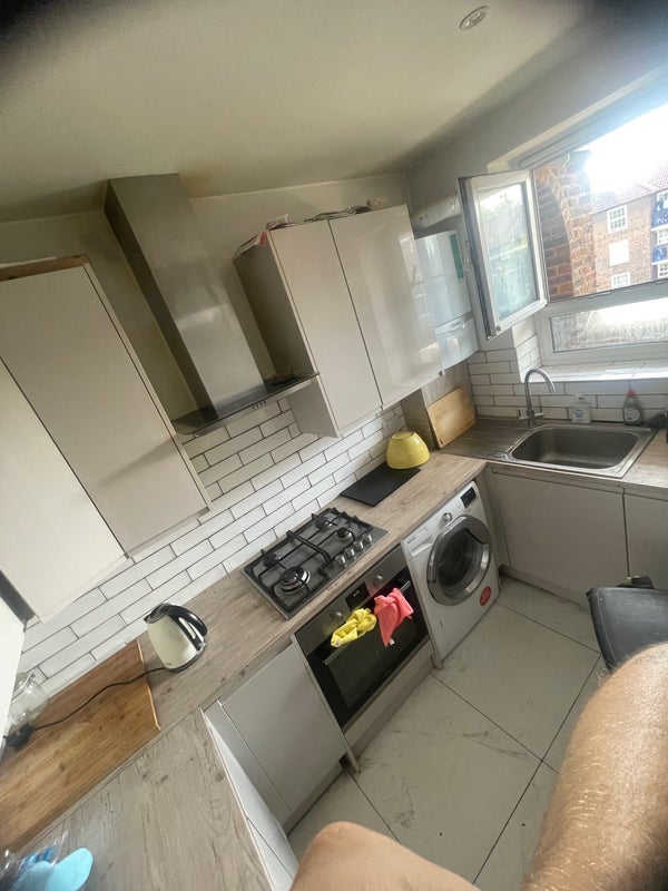 Room Cowley Road in Greater London
