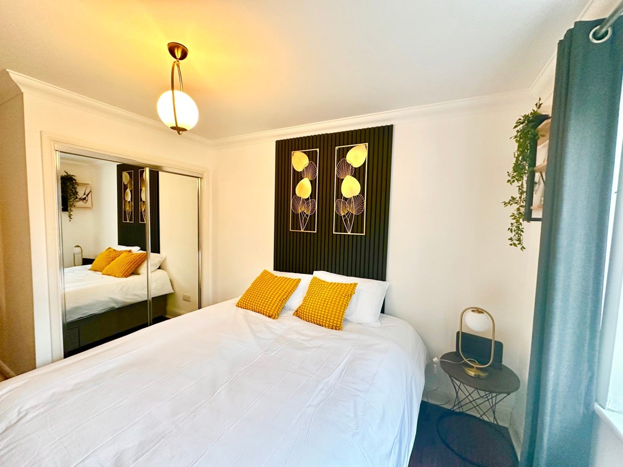 Room Campbell Road in Greater London
