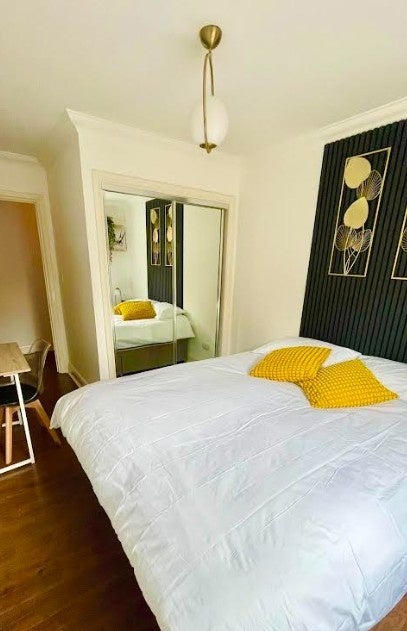 Room Campbell Road in Greater London