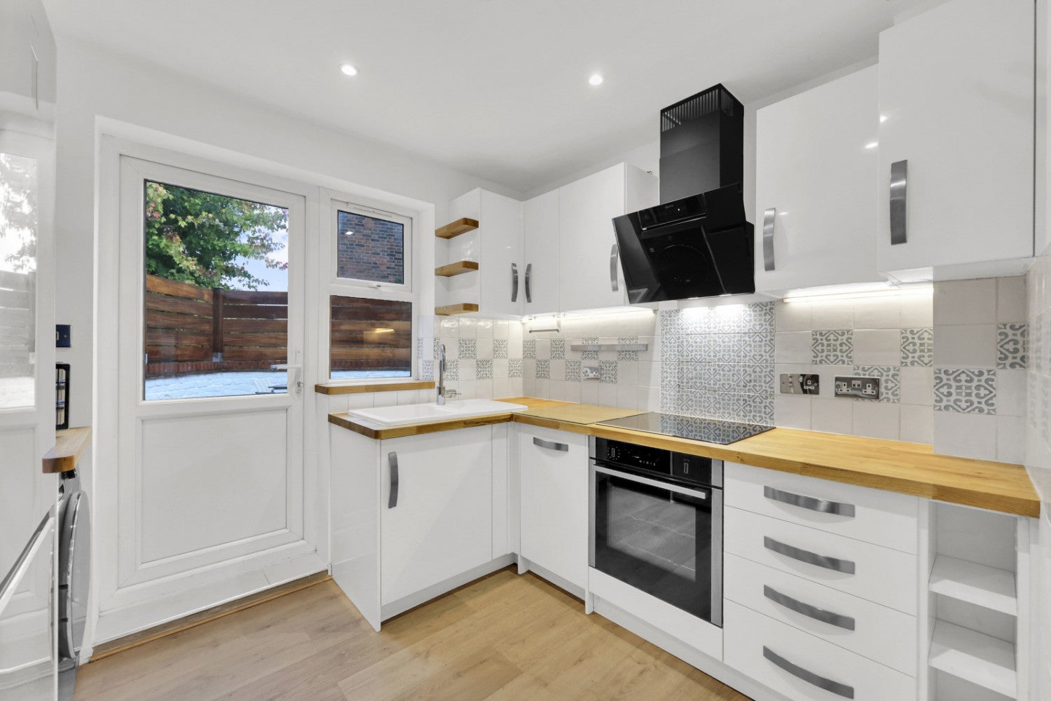 Flat Cyprus Street in Greater London