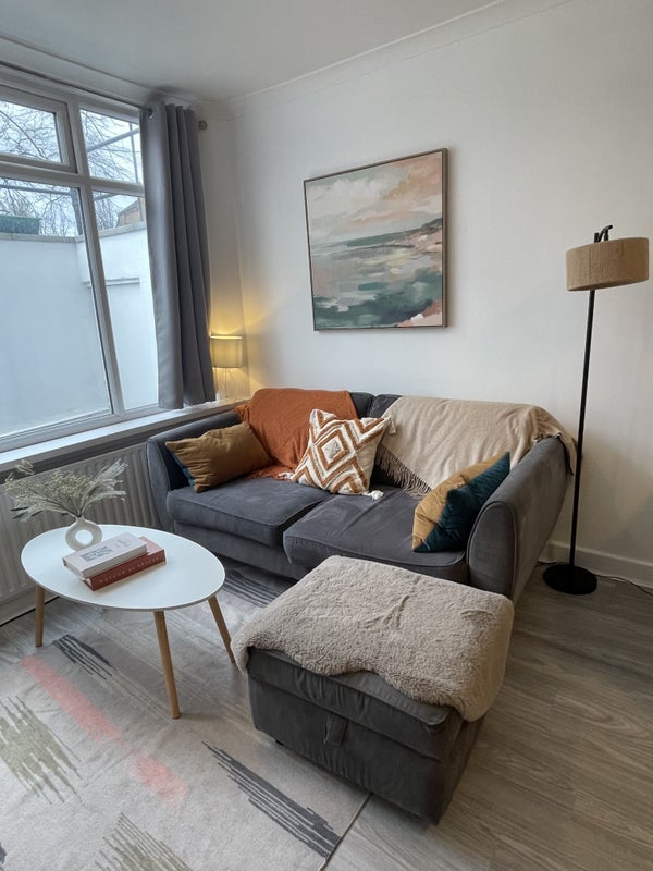 Flat Larkhall Rise in Greater London