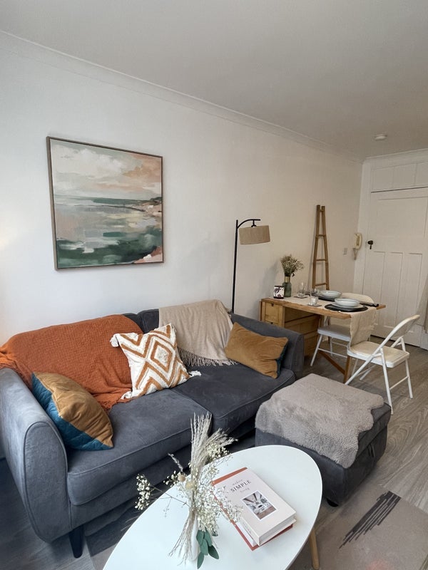 Flat Larkhall Rise in Greater London
