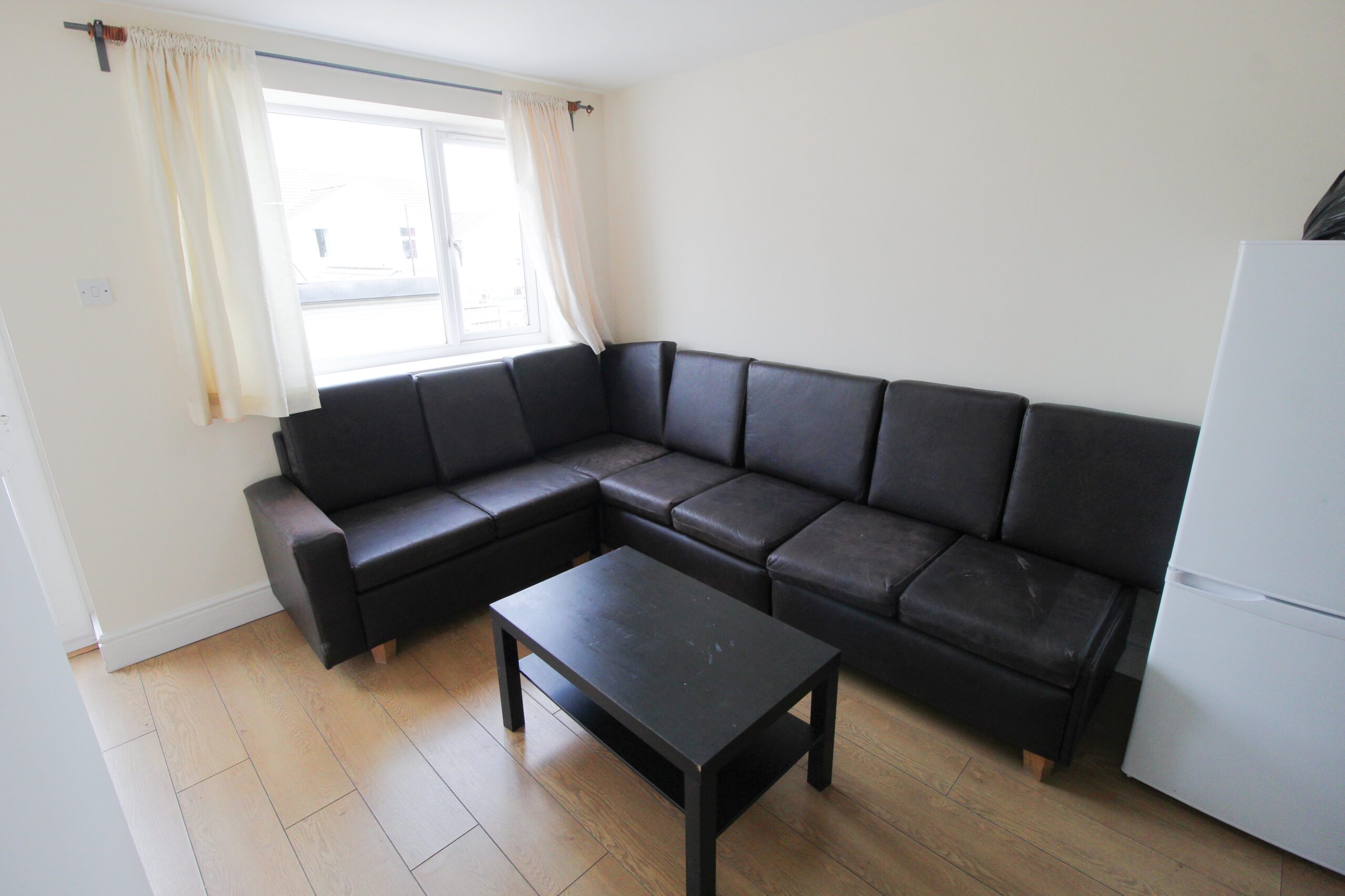 Room King Street in Pontypridd