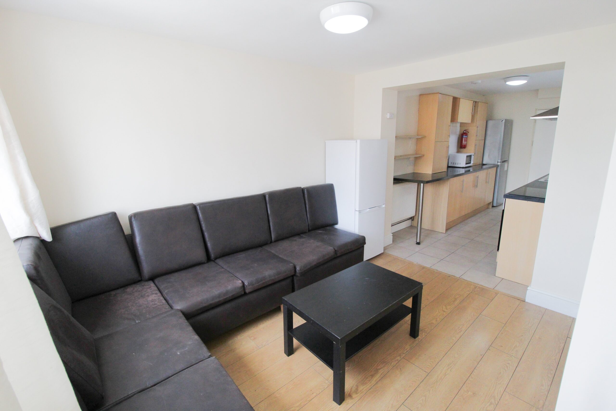 Room King Street in Pontypridd