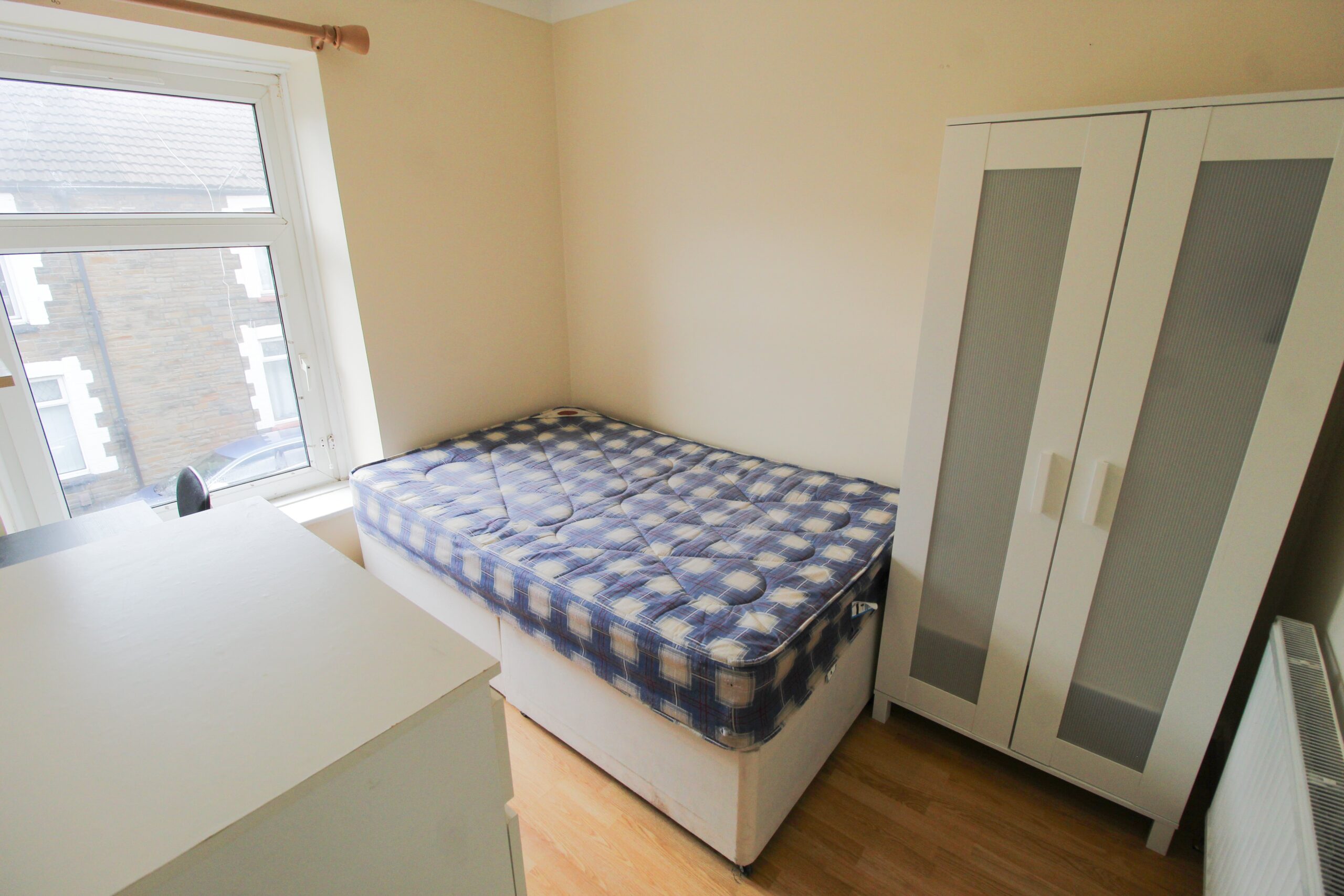 Room King Street in Pontypridd