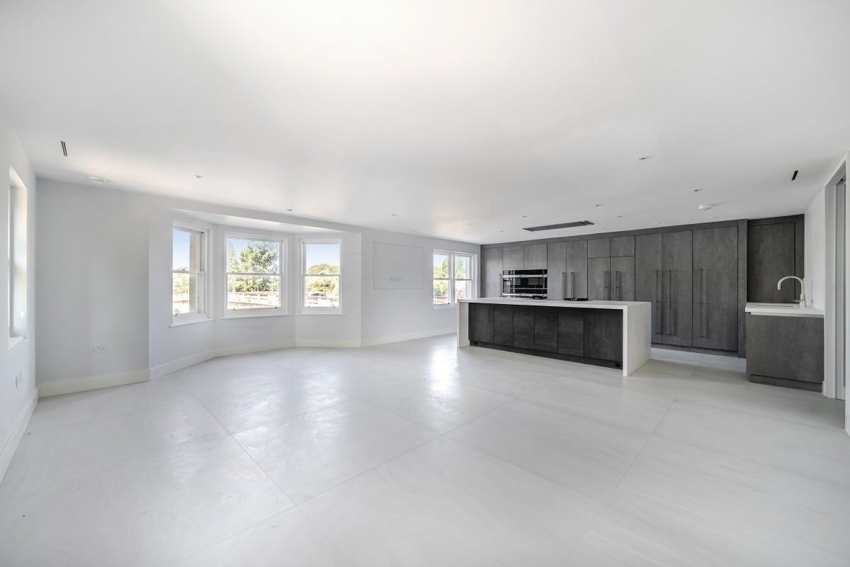 Flat Bath Road in Taplow